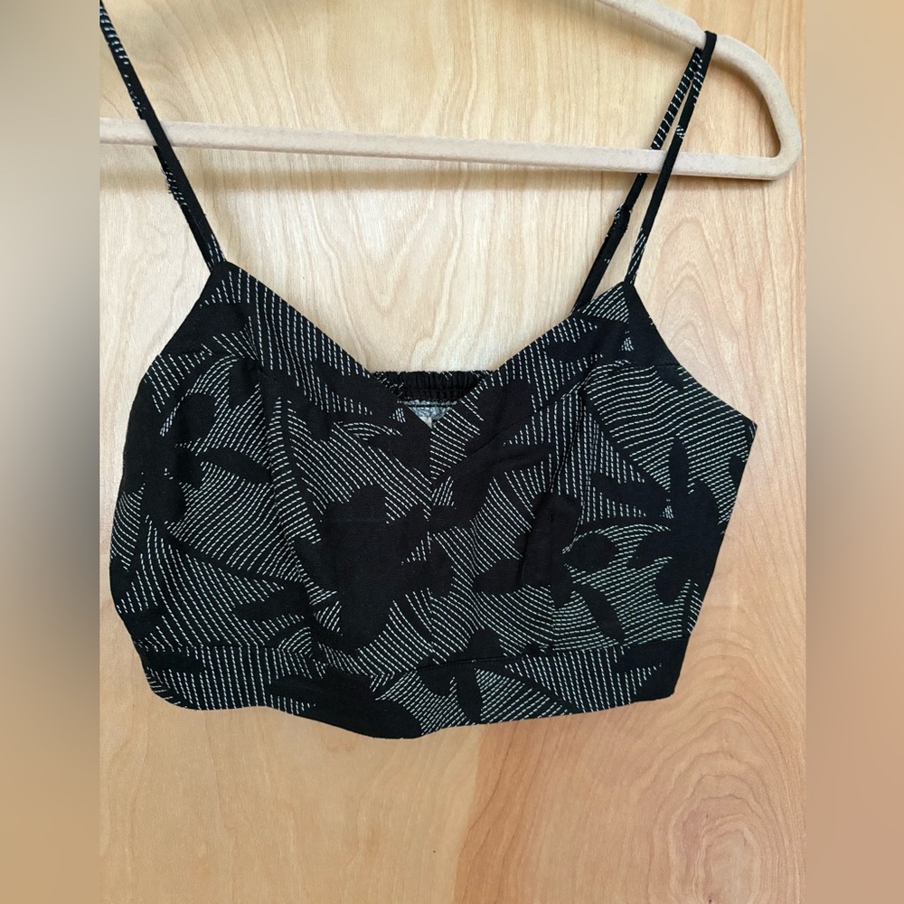 Universal Thread Black and Gray Floral Crop Top